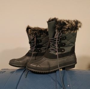 Ladies Sz 8 snow/rain boot by Itasca gray/blk